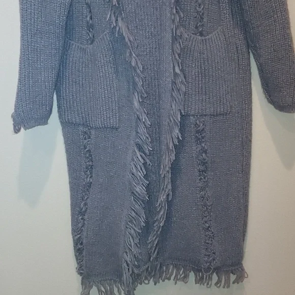 Chunky Cable Knit Long Sweater - Picture 4 of 10